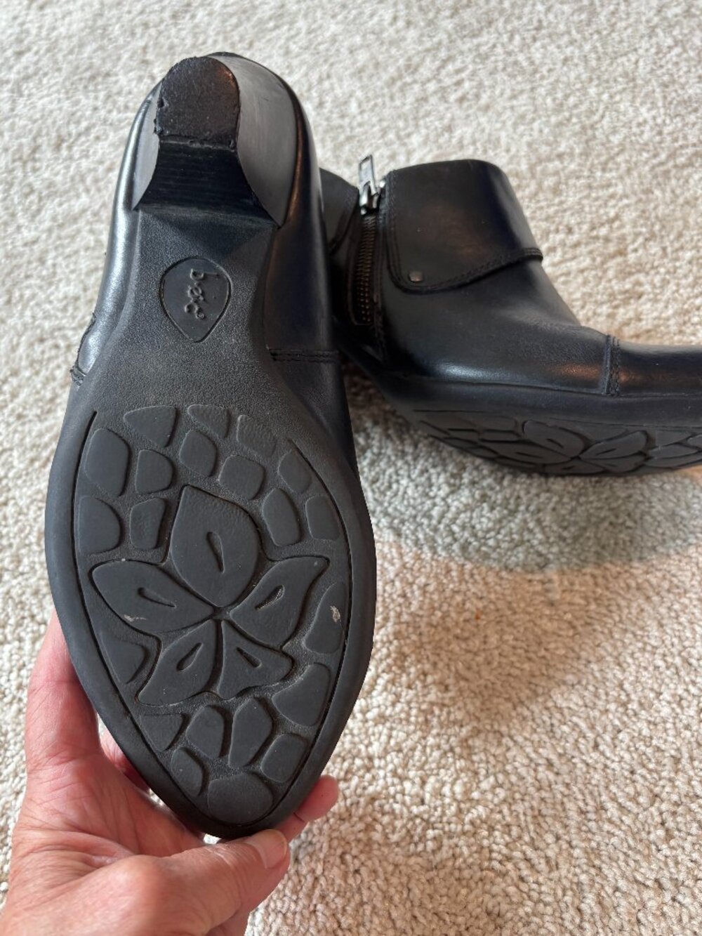 Born BOC Heeled Leather Black Bootie, Size 9 - Picture 6 of 10